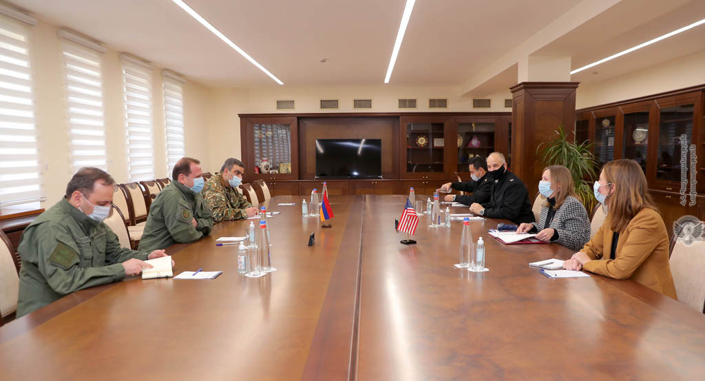 Армянские силы продолжают уверенно выполнять свои задачи: министр обороны послу США