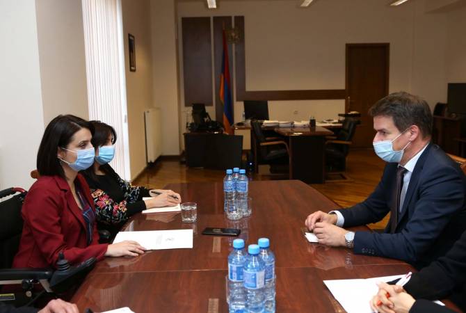 France to provide humanitarian assistance to Armenian people