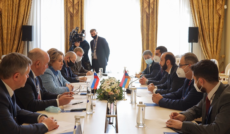 Делегация армянского парламента прибыла в Санкт-Петербург: Мирзоян наградил Матвиенко