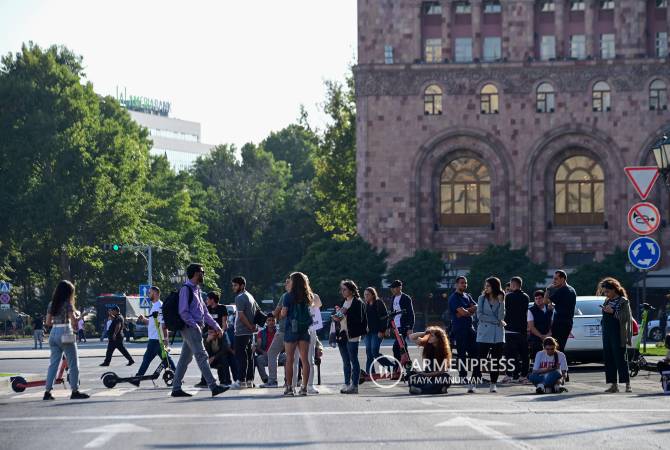 Քաղաքացիները Երևանում փողոցներ են փակել, առանձին հատվածներում կան մարդկանց կուտակումներ և լարումներ