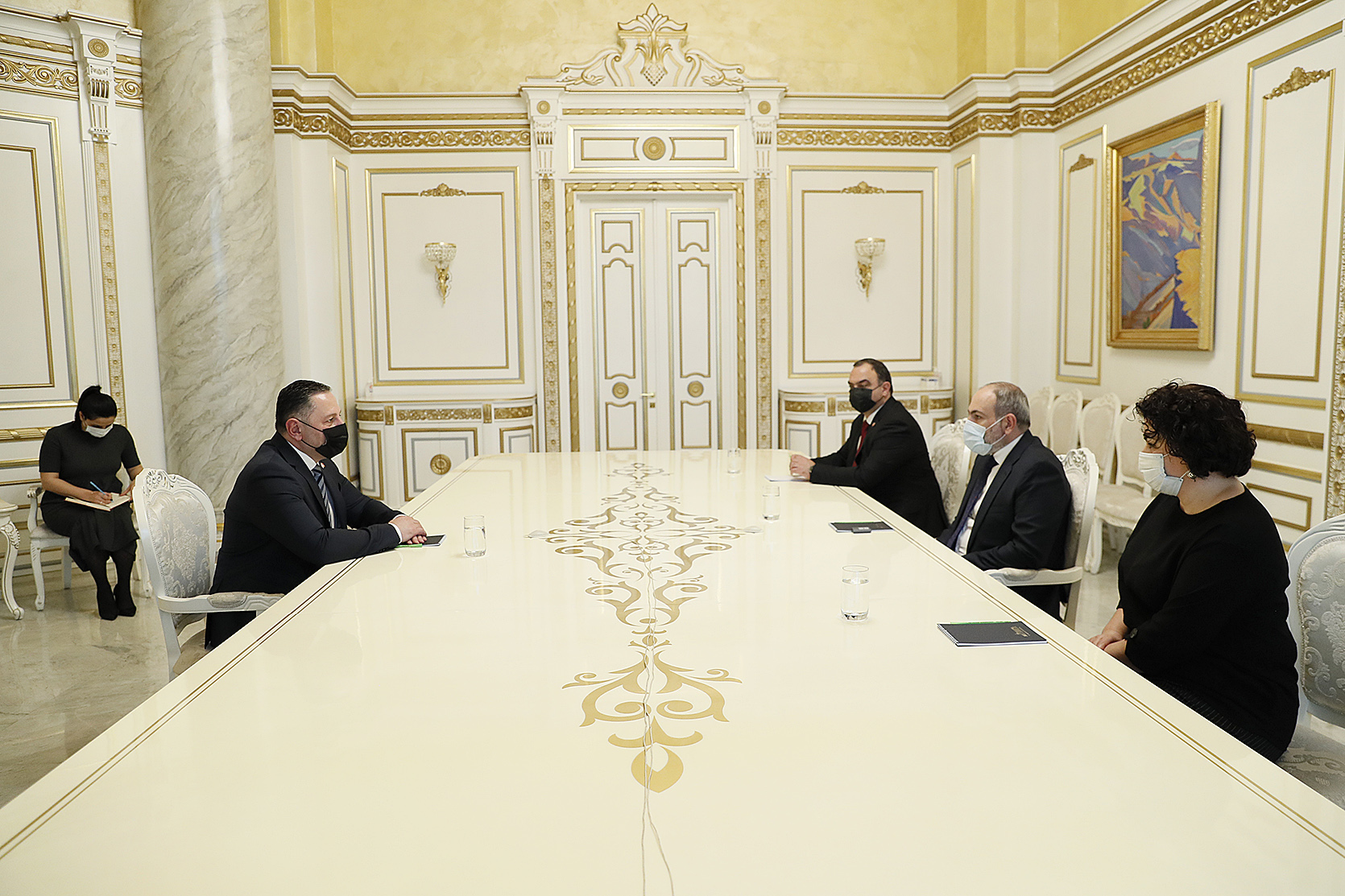 Հայ-վրացական հարաբերություններում նոր դինամիկա է. ՀՀ վարչապետն ընդունել է Վրաստանի ՆԳ նախարարին