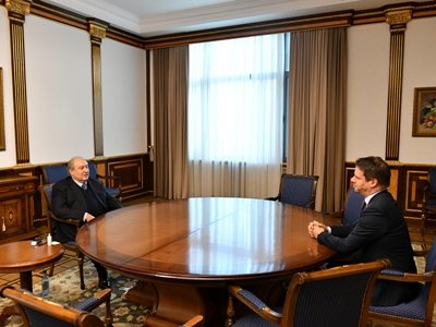 Президент Армении обсудил с послом Франции ситуацию в Армении и Арцахе. Видео
