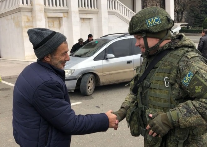 Russian peacekeepers escorted another convoy of buses and personal vehicles with Artsakh residents from Armenia to Stepanakert