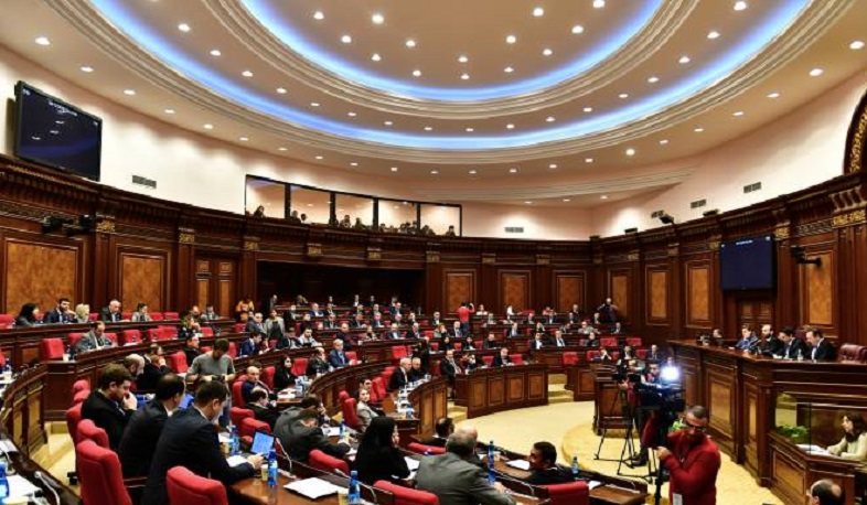 Lawmakers discuss parliamentary commission report on 2016 April War