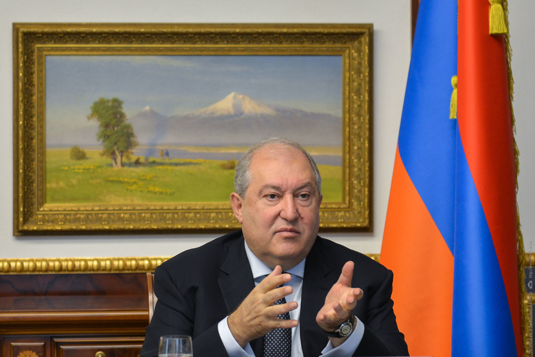 Президент Армении призывает руководствоваться исключительно национальными интересами