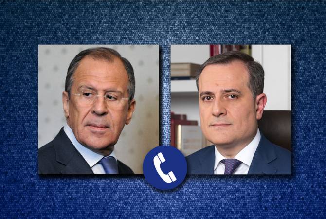 Russian, Azerbaijani FMs hold phone conversation