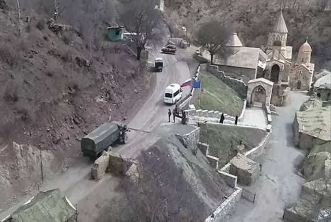 Армянские паломники в сопровождении российских миротворцев посетили христианские монастыри Дадиванк и Амарас