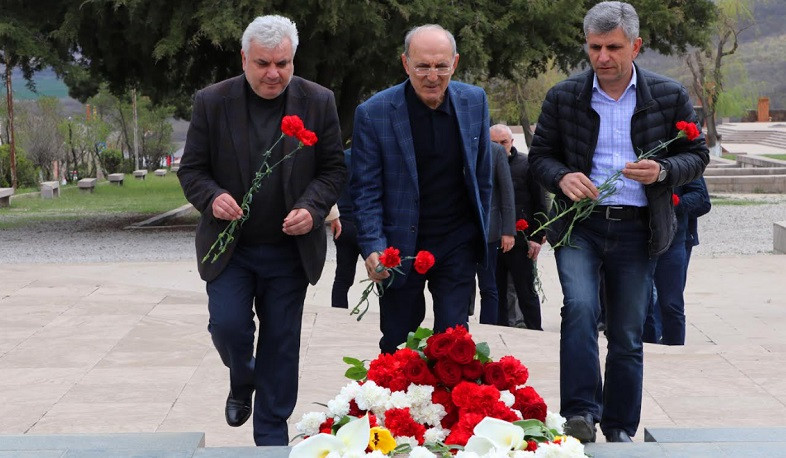 Արցախի խորհրդարանականները հարգանքի տուրք են մատուցել ԼՂՀ Գերագույն խորհրդի առաջին նախագահ Արթուր Մկրտչյանի հիշատակին