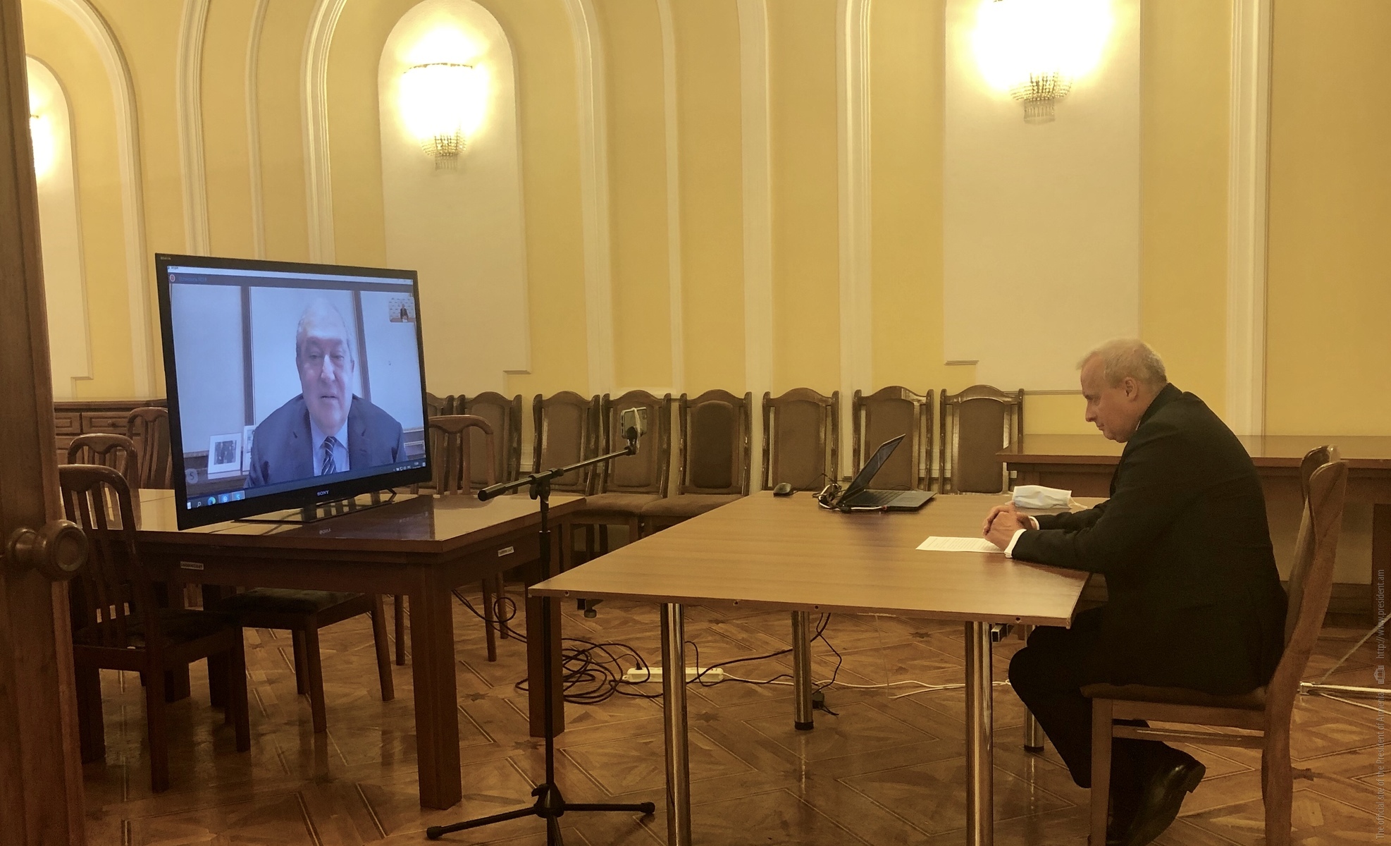 Հայ-ռուսական բարեկամական հարաբերությունների հիմքը երկու ժողովուրդների միջև խոր վստահությունն է. Ռուսաստանի օրվա առթիվ նախագահ Սարգսյանը շնորհավորել է ՌԴ դեսպանին