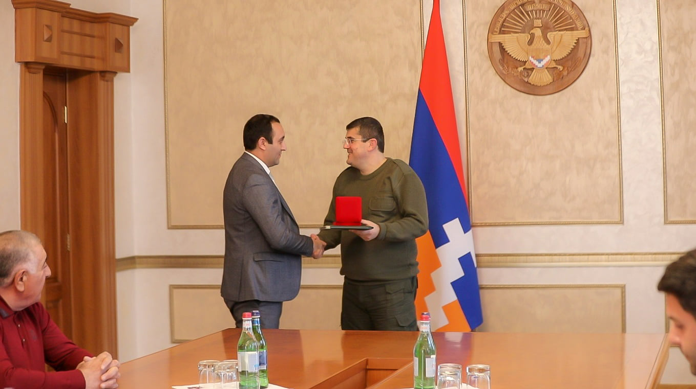 Араик Арутюнян принял делегацию Национального Союза Езидов во главе президента Хдра Аджояна