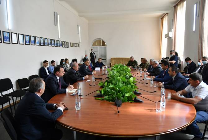 President Sarkissian meets with leaders of several communities in Syunik province