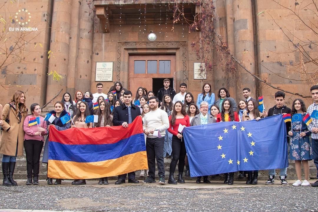 ԵՄ դեսպան Վիկտորինը մասնակցել է Հայաստանում առաջին Եվրաակումբի՝ «EuroClub Oshakan»- ի պաշտոնական մեկնարկին