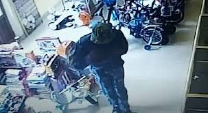 Ալավերդիում 2 զինված երիտասարդ մտել են խանութներից մեկը եւ հափշտակել ոսկյա զարդեր (տեսանյութ)