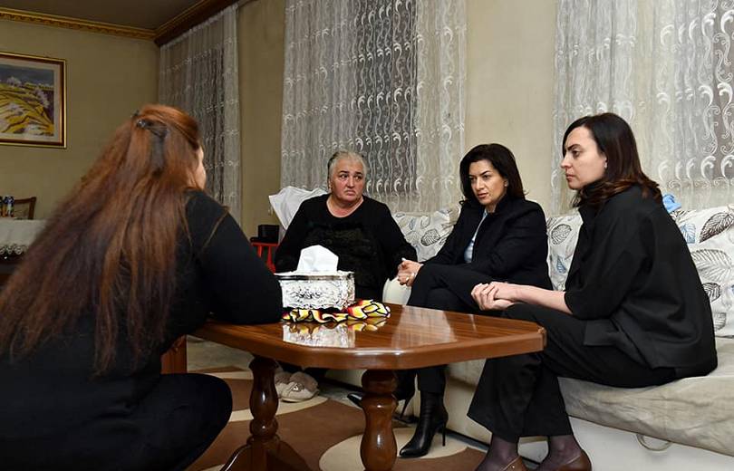 Աննա Հակոբյանն ու Լենա Նազարյանը այցելել են պատերազմում անմահացած Վազգեն Հովհաննիսյանի ընտանիքին. նա 4 որդի ունի