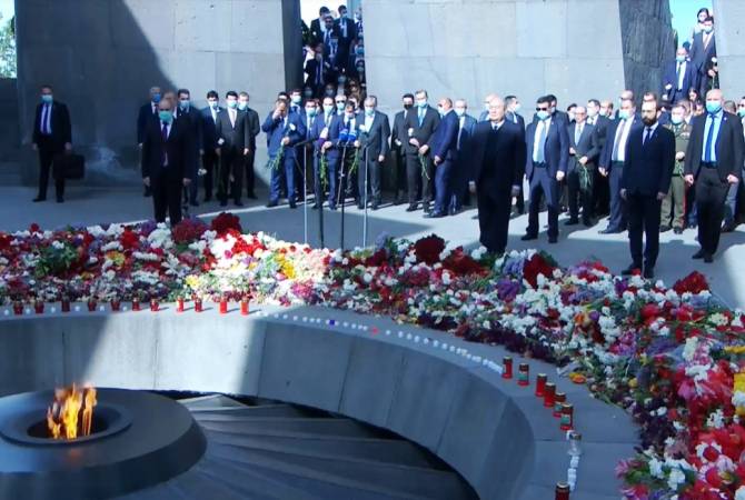 Հայաստանի բարձրագույն ղեկավարությունը հարգանքի տուրք մատուցեց Հայոց ցեղասպանության զոհերի հիշատակին