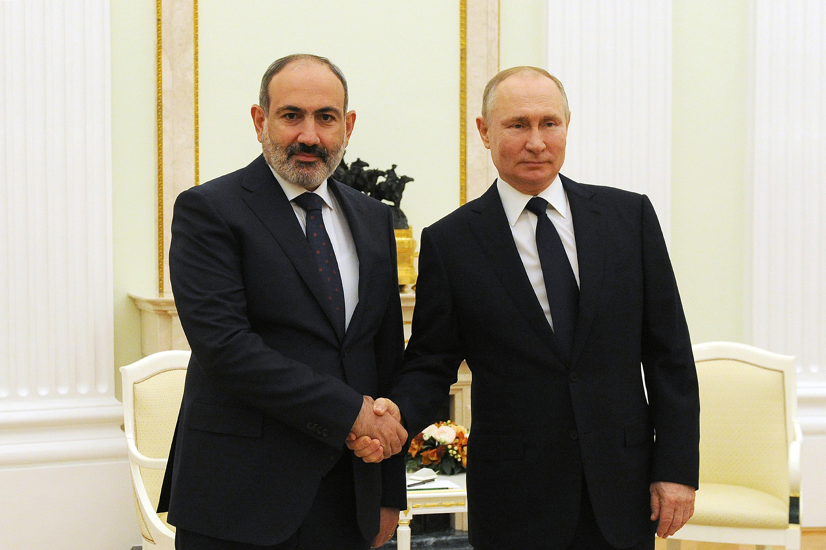 Президент Путин поздравил Никола Пашиняна с успешным проведением выборов в Армении и зафиксированной в них победой