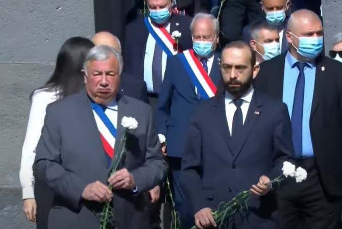 French Senate President pays tribute to memory of Armenian Genocide victims in Yerevan Memorial