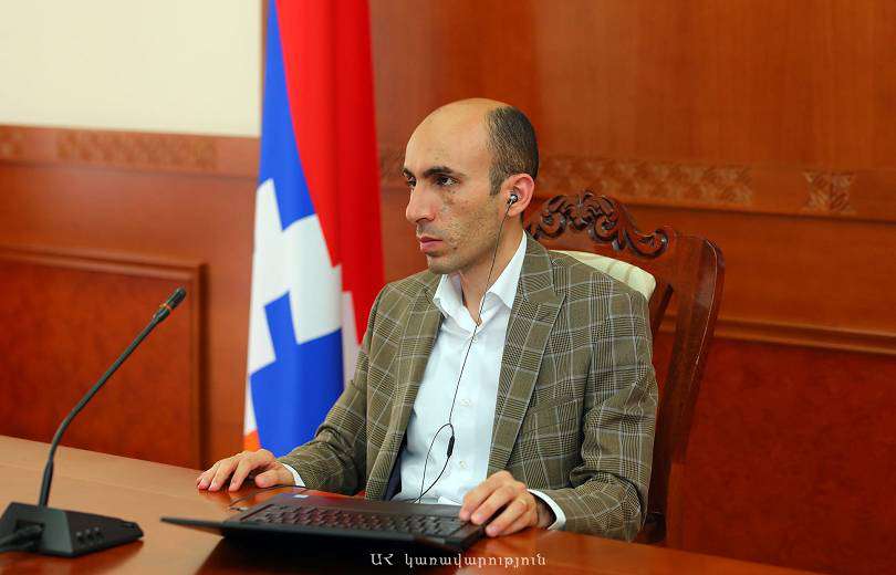 Արցախի պետնախարարի խորհրդական Արտակ Բեգլարյանն անժամկետ նստացույց ու շարժում է սկսում Երևանում