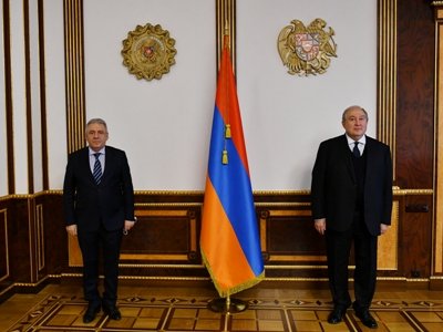 Armen Sargsyan received the new Minister of defense Vagharshak Harutyunyan. Video