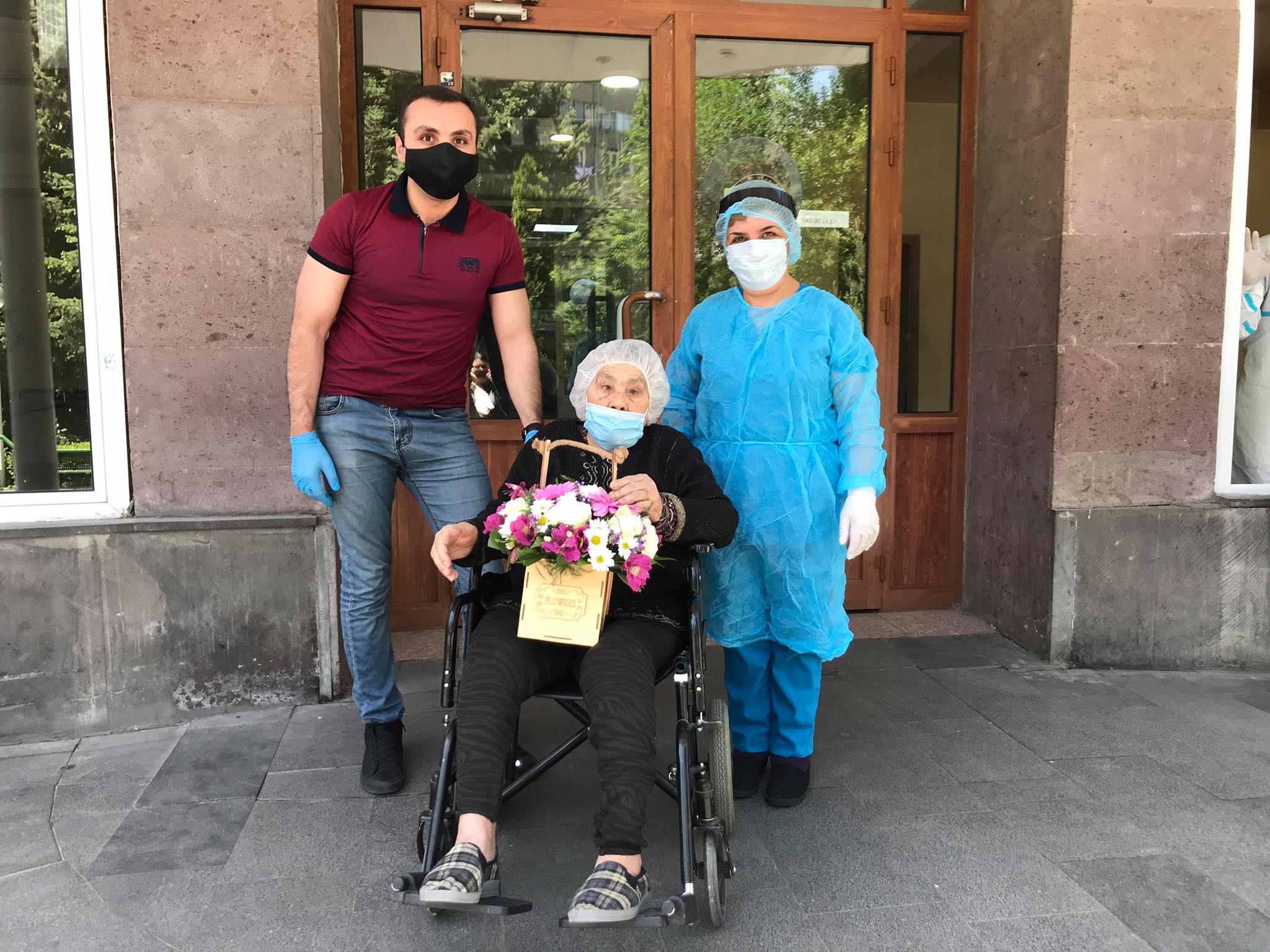 Լավ լուր․ 91-ամյա Սրբուհի Մուրադյանը բուժվել է կորոնավիրուսից և դուրս գրվել հիվանդանոցից